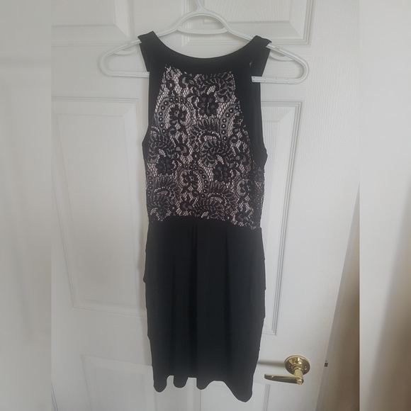 Dress - Size 4 - Picture 2 of 2